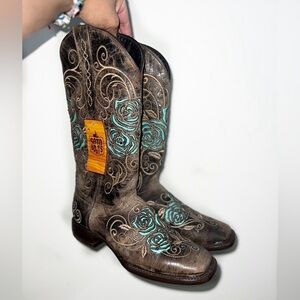 Soto Square Toe Turquoise Rose Country Cowgirl Boots. Size 8